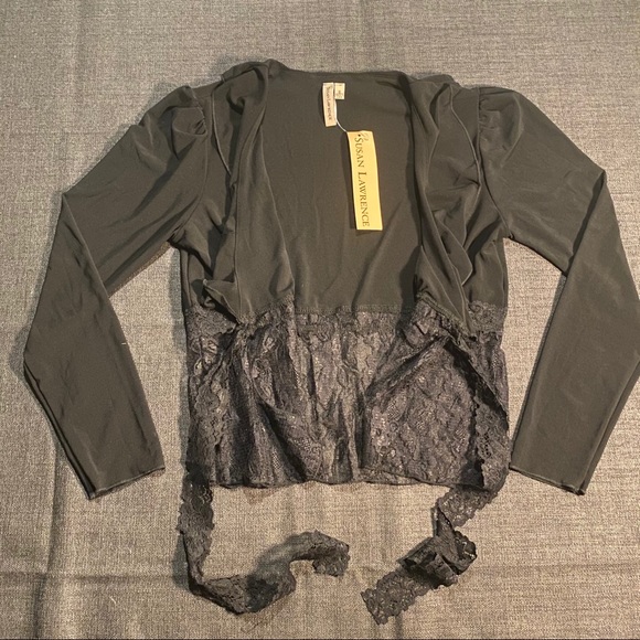 🛍3/$35🛍 Lace Cardigan - Picture 3 of 4